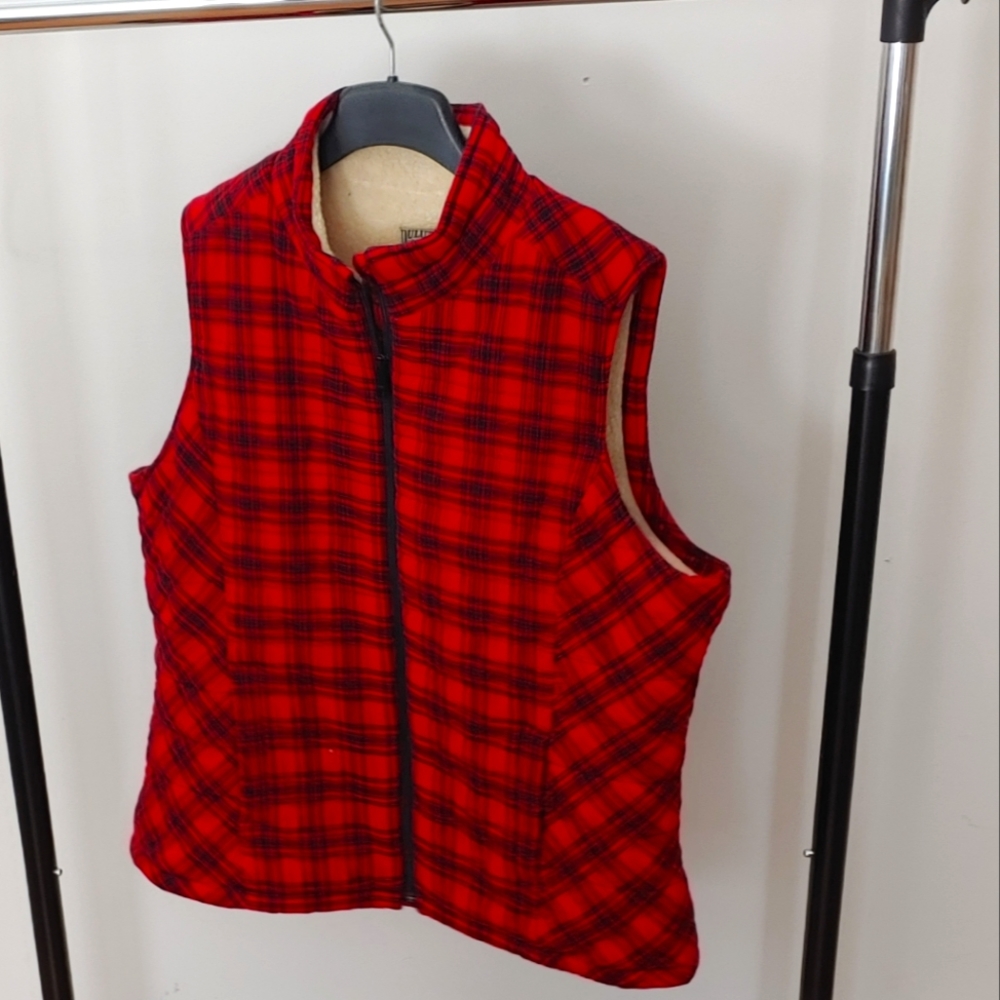 Duluth Trading Co Plaid Red Zipper Vest